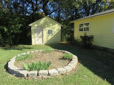 400 W Bullock St, Denison, TX 75020 - photo 4