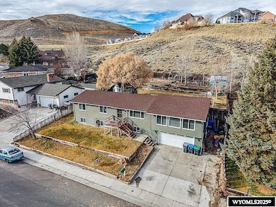 1225 Apache Ave, Green River, WY 82935 - photo 2