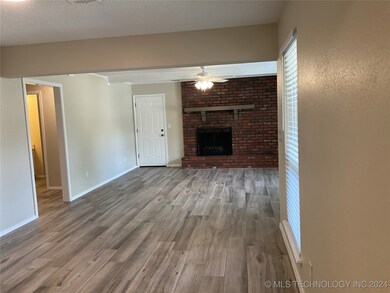 7412 S Elm Ave, Broken Arrow, OK 74011 - photo 4