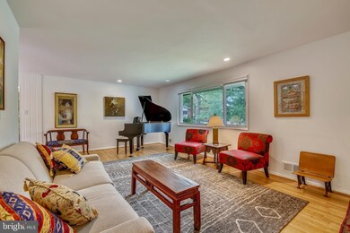 10414 Hutting Place, Silver Spring, MD 20902 - photo 4