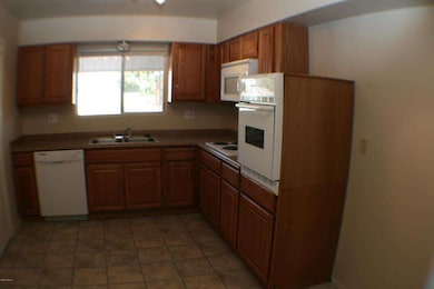 10001 W Tarrytown Ave, Sun City, AZ 85351 - photo 5