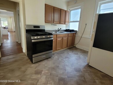 758 Myrtle Ave, Albany, NY 12208 - photo 3