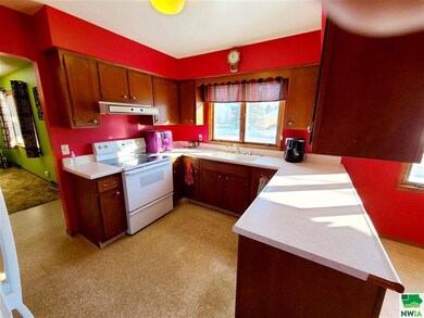 1203 Chestnut St, Hull, IA 51239 - photo 6