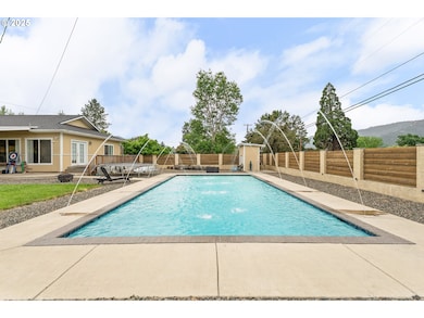 190 Walnut St, Myrtle Creek, OR 97457 - photo 3