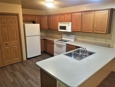 1412 Asbury Ln, Waterloo, IA 50701 - photo 2
