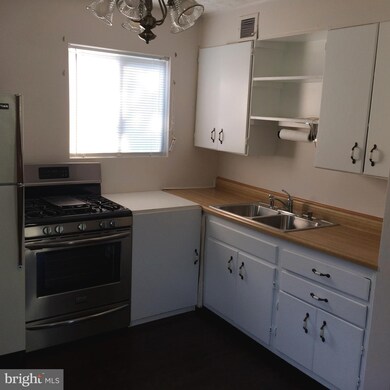 111 Courtney Dr, Manassas Park, VA 20111 - photo 7