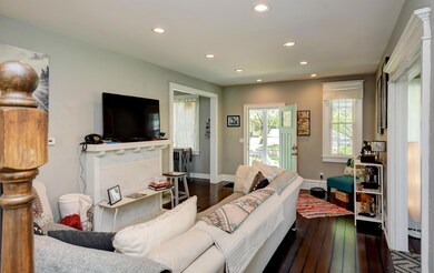 Living Room (2)