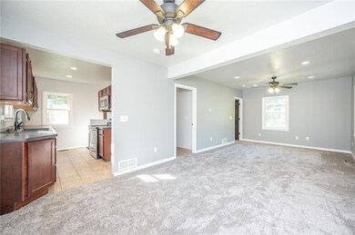 814 E 24th St, Des Moines, IA 50317 - photo 7