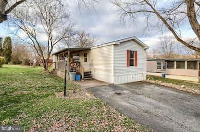 21 Walnut Ln, Carlisle, PA 17015 - photo 2