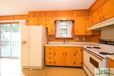 HALLWAY ENTRANCE KITCHEN VIEW