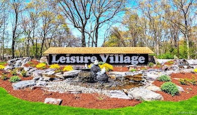 259 Newcastle Ct unit E, Ridge, NY 11961 - photo 6