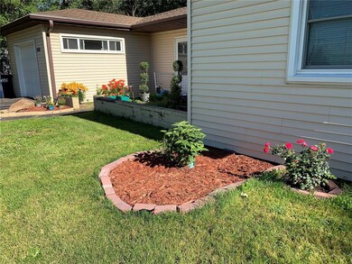 202 Blairs Ferry Rd, Hiawatha, IA 52233 - photo 3