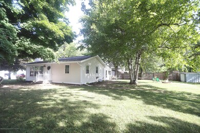 425 Maple St, Grand Ledge, MI 48837 - photo 2