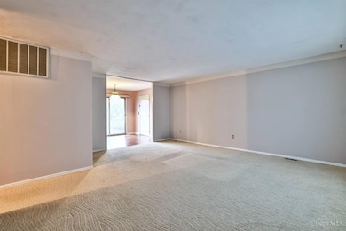 1021 Newcastle Dr, Cincinnati, OH 45231 - photo 6