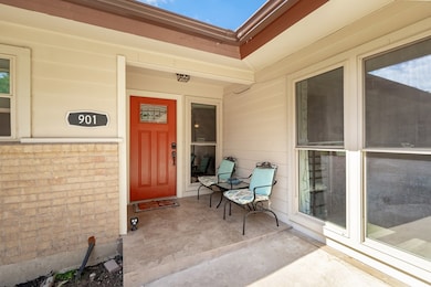 901 Lake Dr, Kerrville, TX 78028 - photo 2