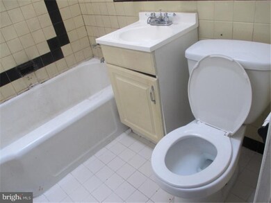 6862 Clover Ln, Upper Darby, PA 19082 - photo 7