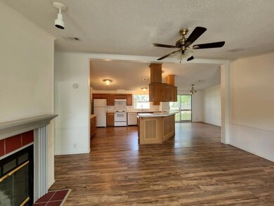 912 Sabine Ave, Cleburne, TX 76031 - photo 4