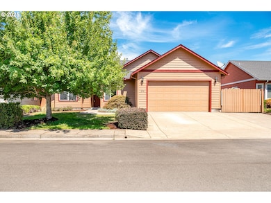 370 Camrin Loop, Creswell, OR 97426 - photo 2