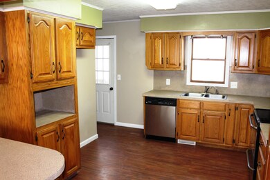 1301 S 5th Ave Kitchen 2