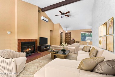 004_Living Room