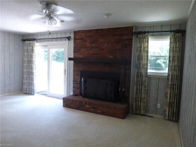 5503 Fallingbrooks Dr, Greensboro, NC 27407 - photo 4