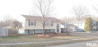 5516 Cedar St, Davenport, IA 52806 - photo 2