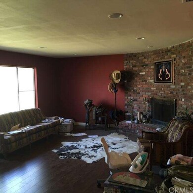 LIVING ROOM #2
