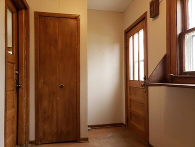 Large foyer area with closet.