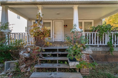 1053 N Scales St, Reidsville, NC 27320 - photo 2