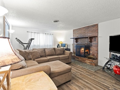 Large second living area in basement