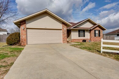 673 E Gallup Hill Rd, Nixa, MO 65714 - photo 2