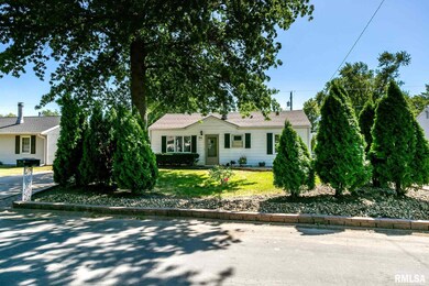 2017 W 69th St, Davenport, IA 52806 - photo 2