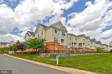 23286 Southdown Manor Terrace unit 118, Ashburn, VA 20148 - photo 4