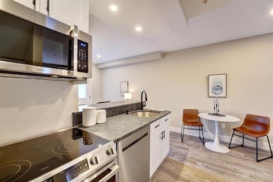 621 Islington St unit C, Portsmouth, NH 03801 - photo 4