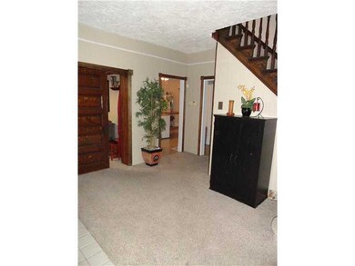 Entry/Foyer.