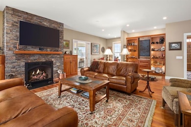 4659 Spear St, Shelburne, VT 05482 - photo 3