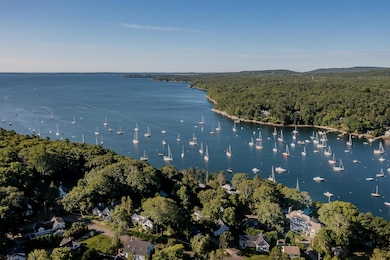 07_198BeauchampPoint_030_Ext_Summer_S_pr