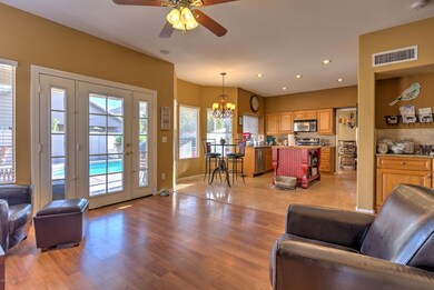 421 W Pecan Pl-15