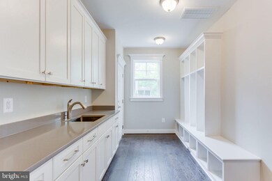 8224 Colby Ct, Vienna, VA 22180 - photo 4