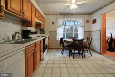 221 Grannery Ln, North Wales, PA 19454 - photo 6