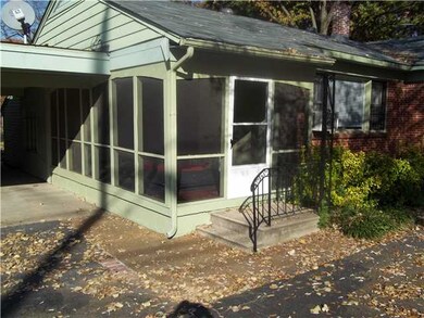 PEACEFUL SCREENED PORCH!
