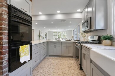 THREE ovens for those entertaining nights!