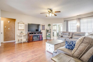 321 Comanche Walk, Joshua, TX 76058 - photo 4