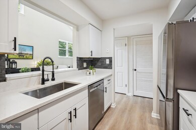 5803 Orchard Hill Ct unit 5803, Clifton, VA 20124 - photo 6