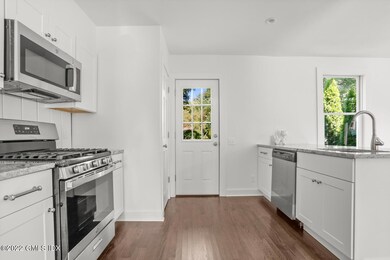 19 Division St Greenwich CT-large-017-03