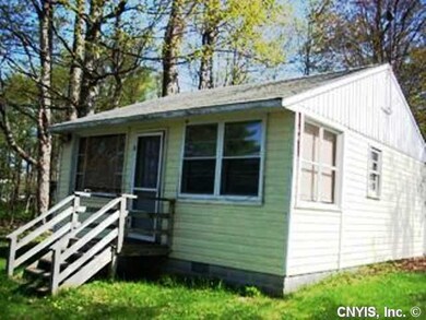Exterior Front Cottage 2 Bedroom