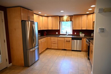 15 Hoyt Rd, Goffstown, NH 03045 - photo 2