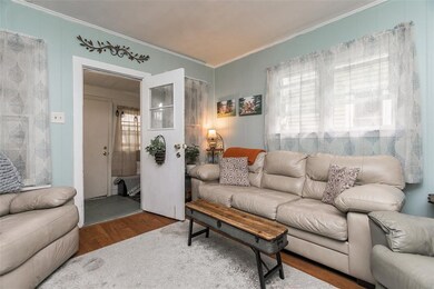 1410 Hamilton St SW, Cedar Rapids, IA 52404 - photo 2