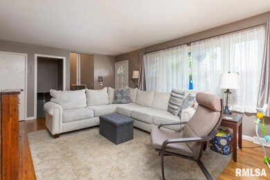 1141 Meadow Lane Dr, Bettendorf, IA 52722 - photo 6