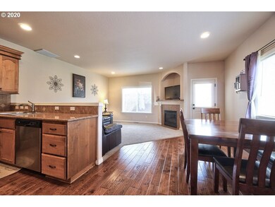 858 NW 2nd Ave, Canby, OR 97013 - photo 7